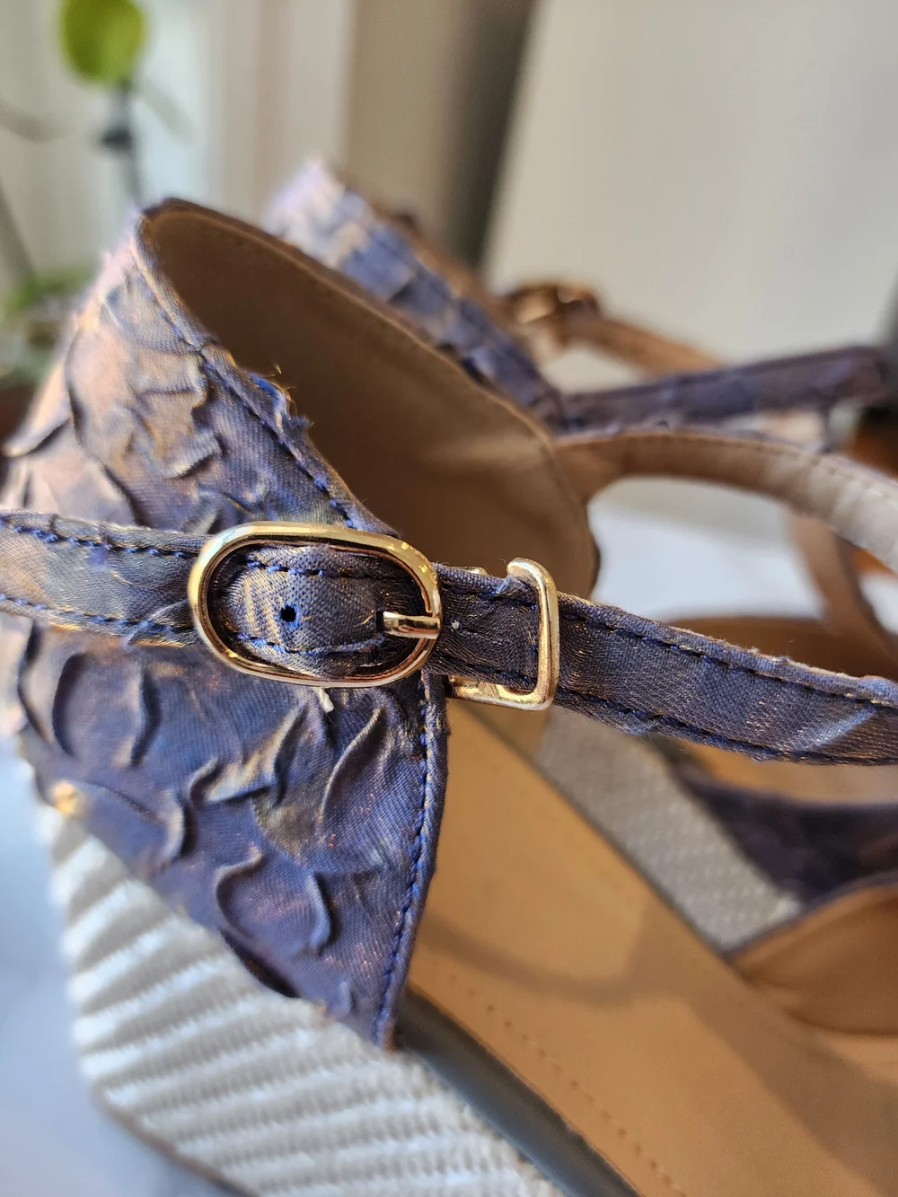 🇮🇳Metallic/Iredescent Lavender/Mauve/Gold Wedge Sandals with T-Strap SZ 41